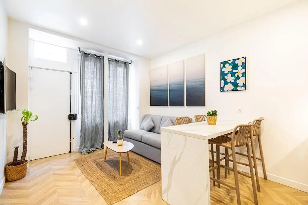 Appartement Moderne Pour 4 Proche Arc De Triomphe Parijs