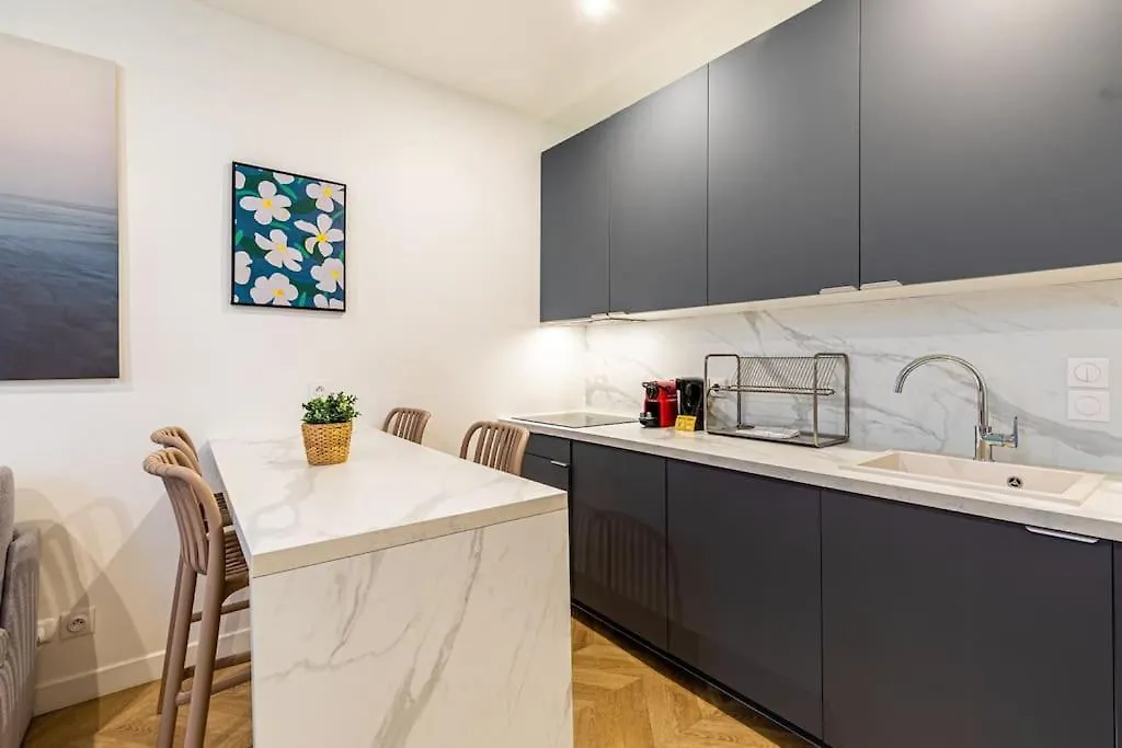 Appartement Moderne Pour 4 Proche Arc De Triomphe Paris