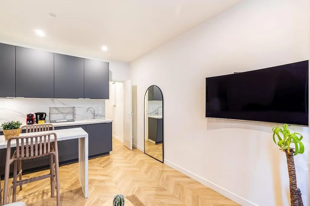 Appartement Moderne Pour 4 Proche Arc De Triomphe Paris 0*,  France